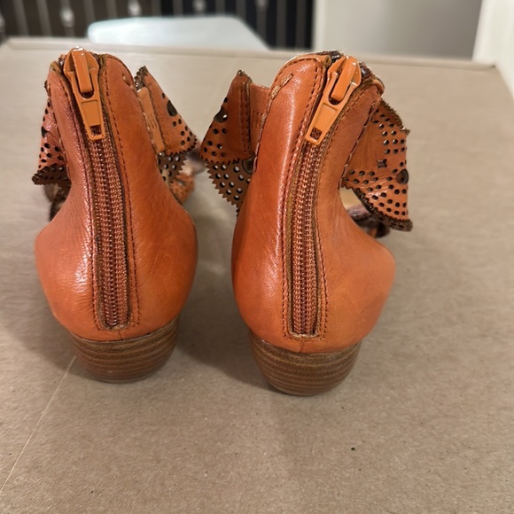 Everybody By BZ Moda - Brown Leather Cut Out Sandals - Picture 4 of 7